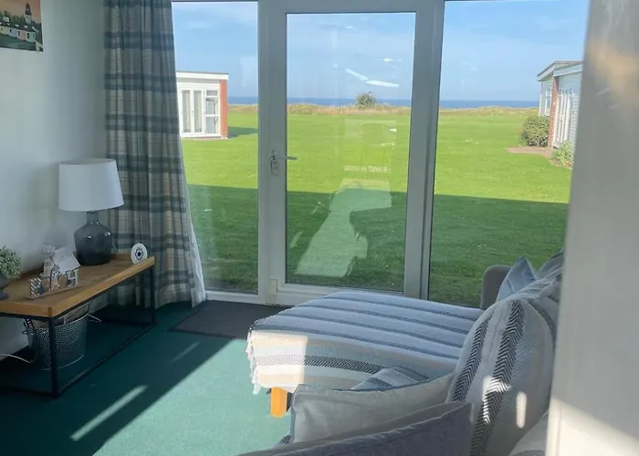 Sea View Holiday Chalet, Access To Sandy Beach - Pets Go Free