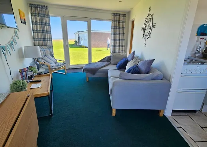 Sea View Holiday Chalet, Access To Sandy Beach - Pets Go Free