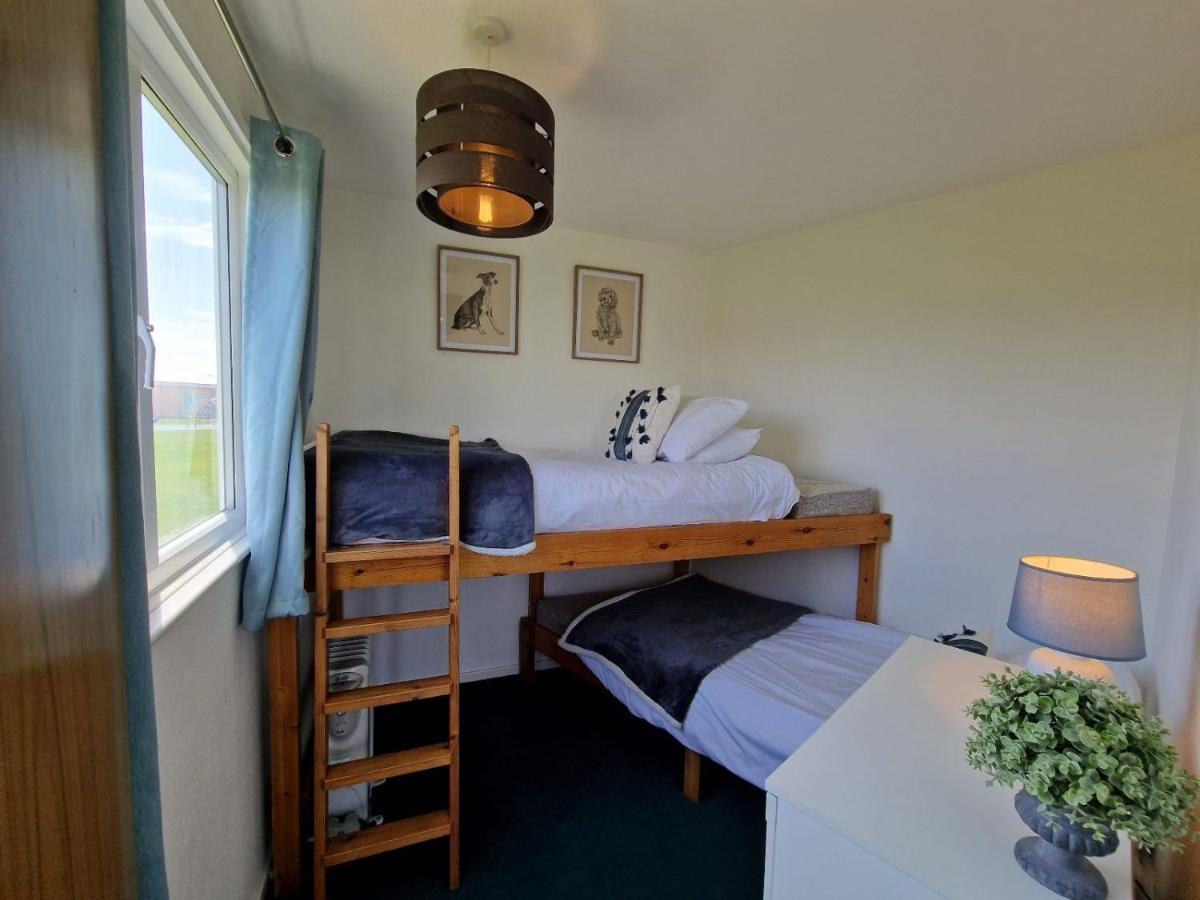 Sea View Chalet, Access To Sandy - Pets Go Free * Winterton-on-Sea