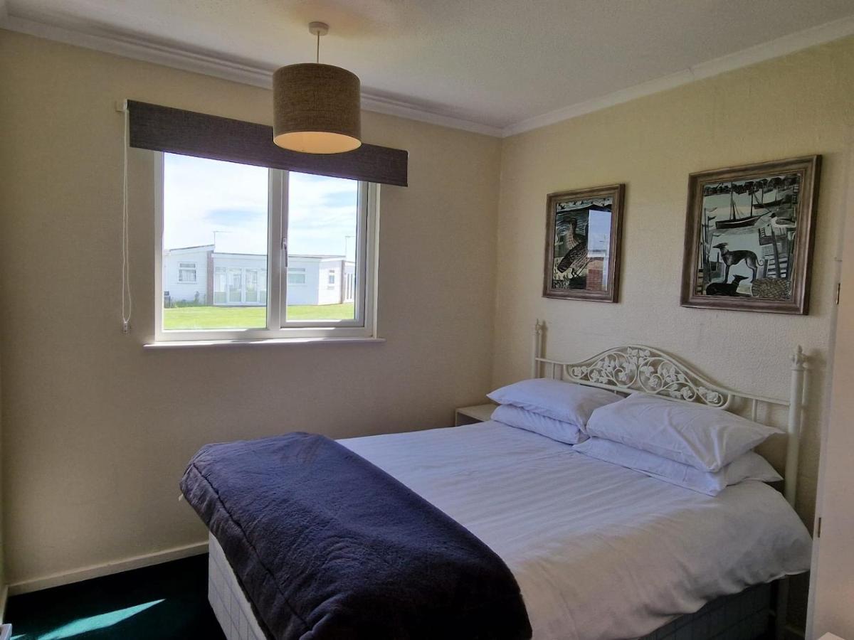 Sea View Chalet, Access To Sandy - Pets Go Free *