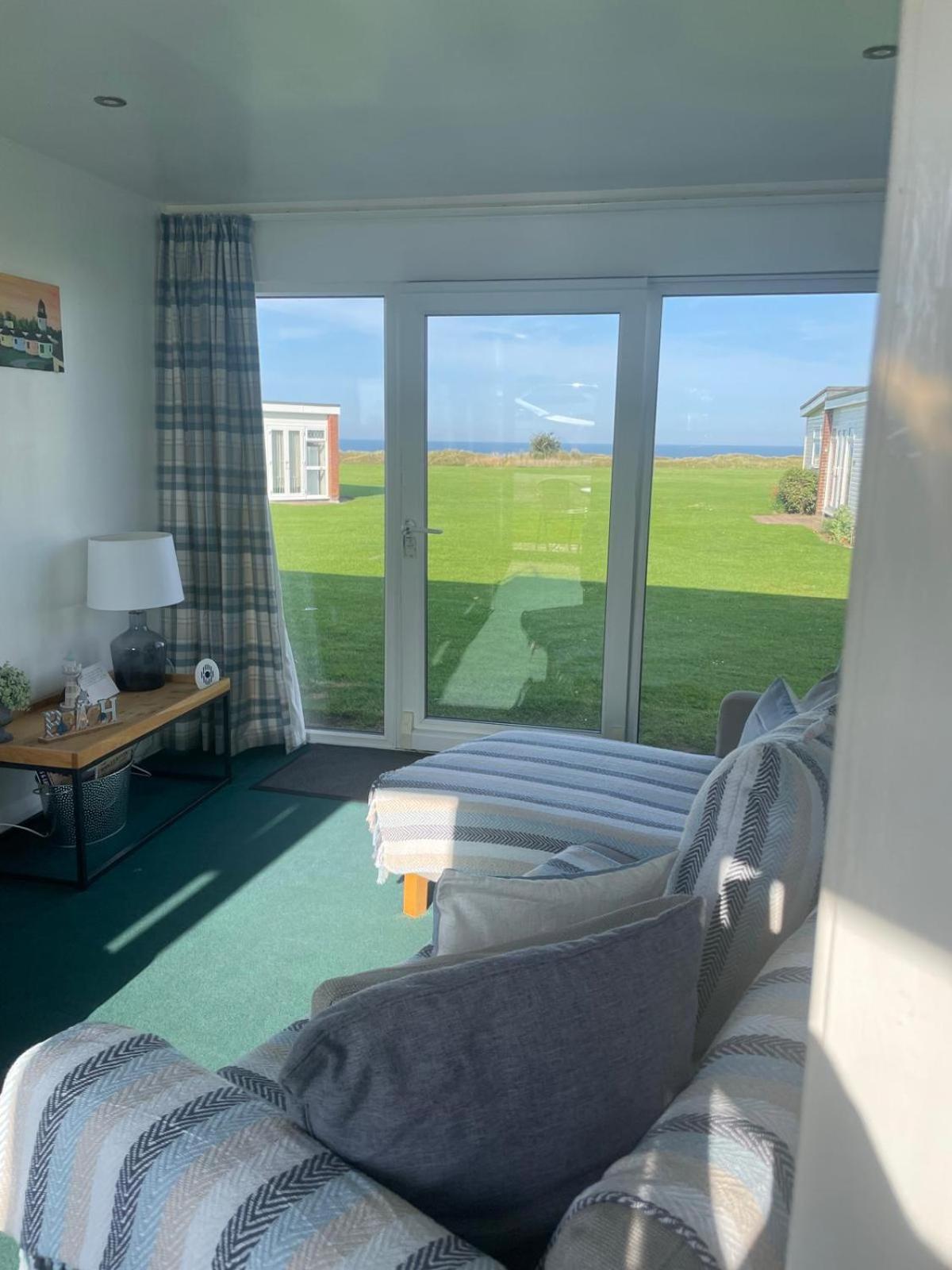 Sea View Chalet, Access To Sandy - Pets Go Free Chalet *