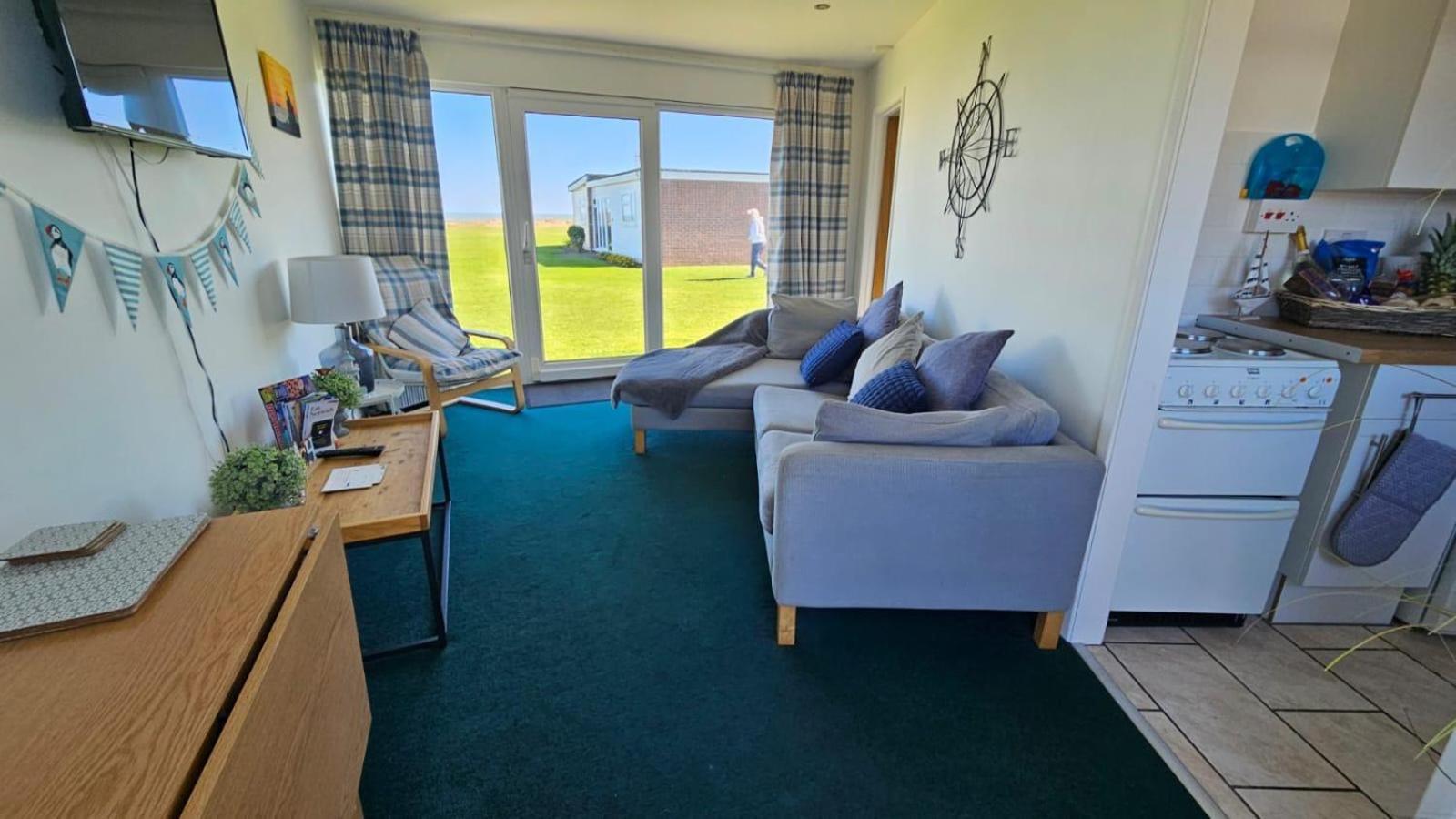 Sea View Chalet, Access To Sandy - Pets Go Free Chalet *