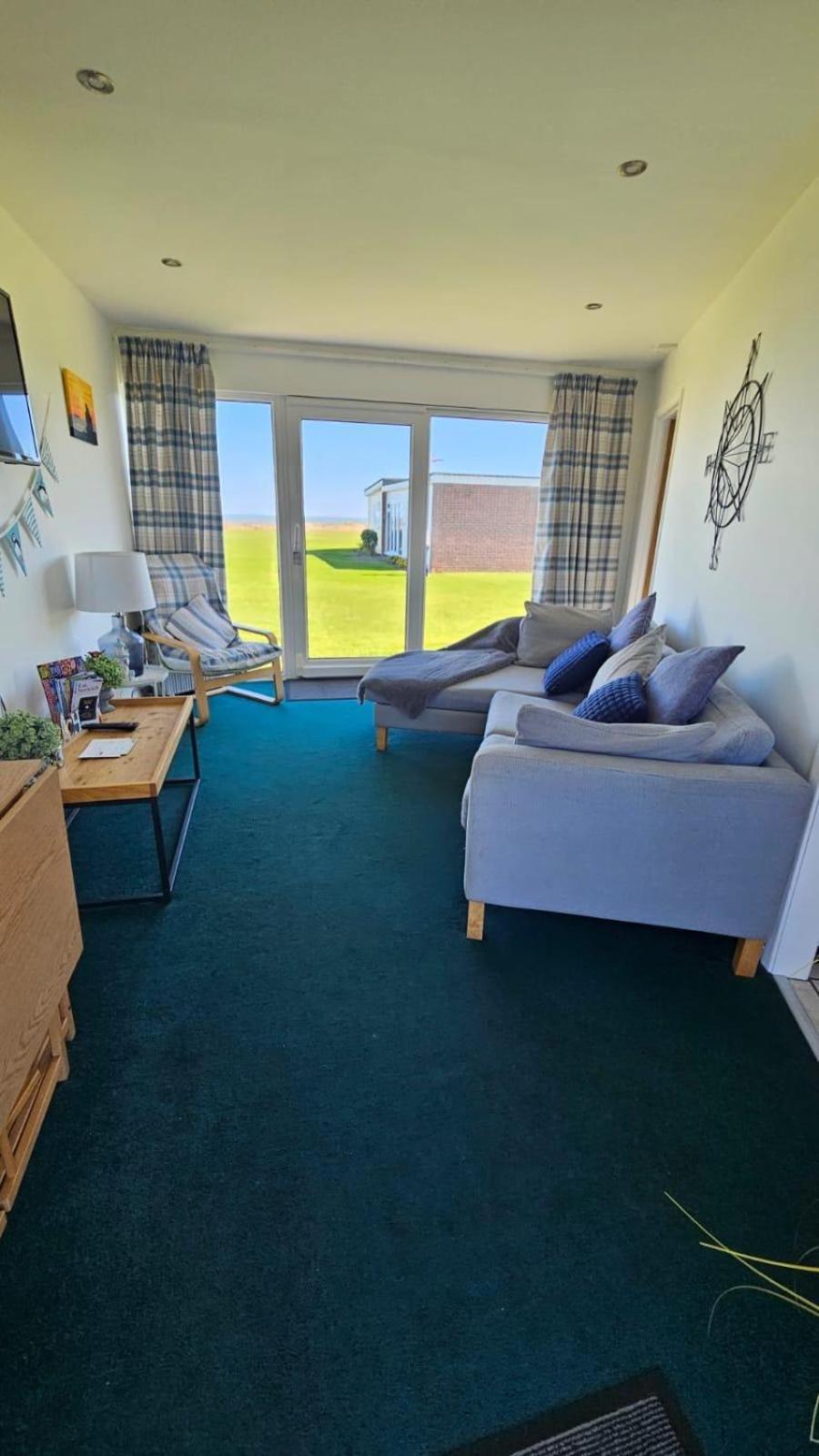 Sea View Chalet, Access To Sandy - Pets Go Free Winterton-on-Sea