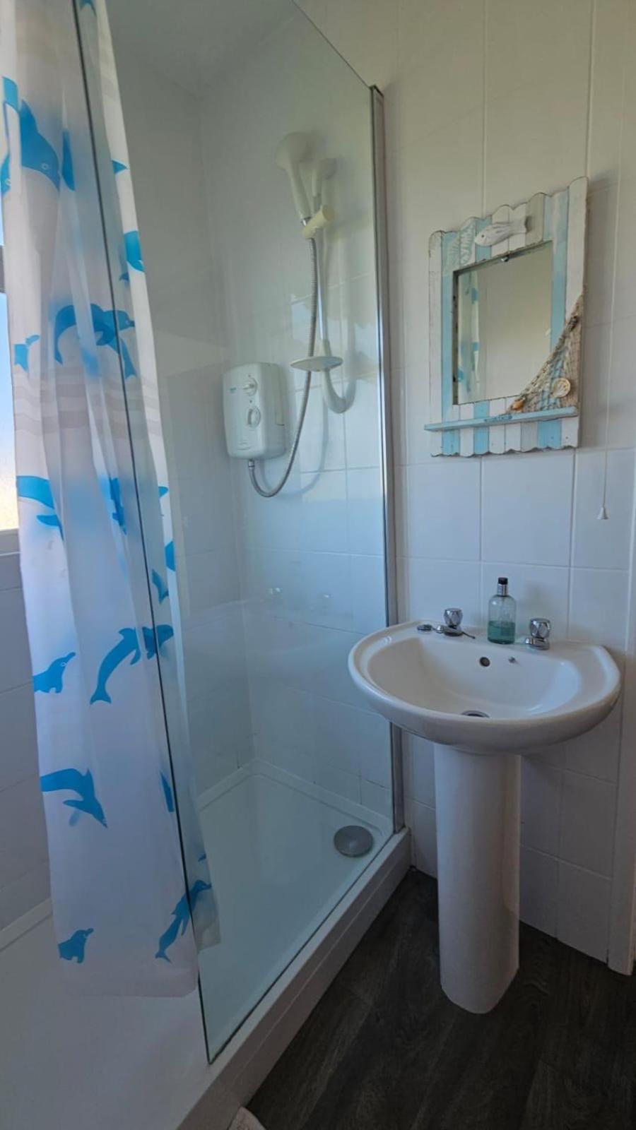 Sea View Chalet, Access To Sandy - Pets Go Free Chalet *
